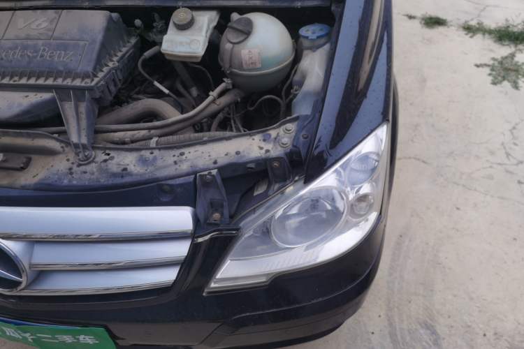 Used Mercedes-Benz Viano 2011 2.5L Navigator Edition Engine Bay Left