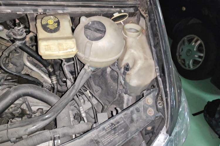 Used Mercedes-Benz Viano 2011 2.5L Navigator Edition Engine Bay Left