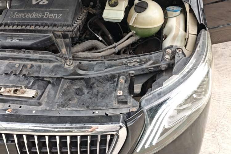 Used Mercedes-Benz Viano 2011 2.5L Navigator Edition Engine Bay Left