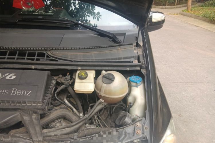 Used Mercedes-Benz Viano 2011 2.5L Navigator Edition Engine Bay Left