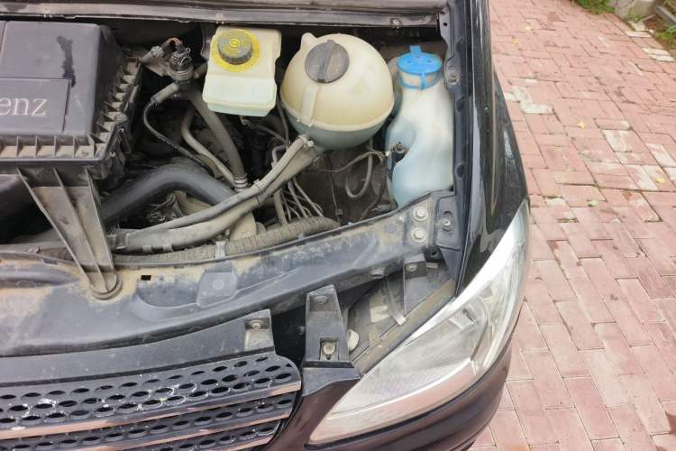 Used Mercedes-Benz Viano 2011 2.5L Prestige Edition Engine Bay Left