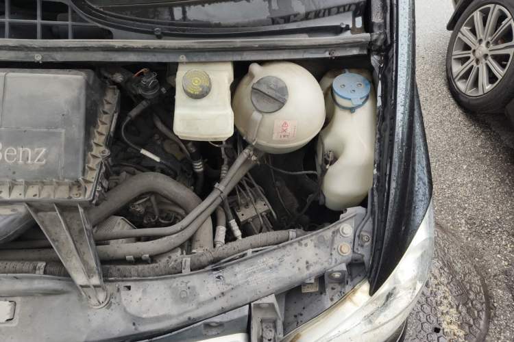 Used Mercedes-Benz Viano 2011 2.5L Luxury Edition Engine Bay Left