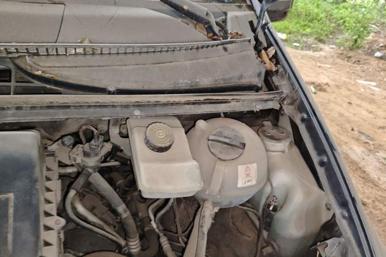 Used Mercedes-Benz Viano 2011 2.5L Luxury Edition Engine Bay Left