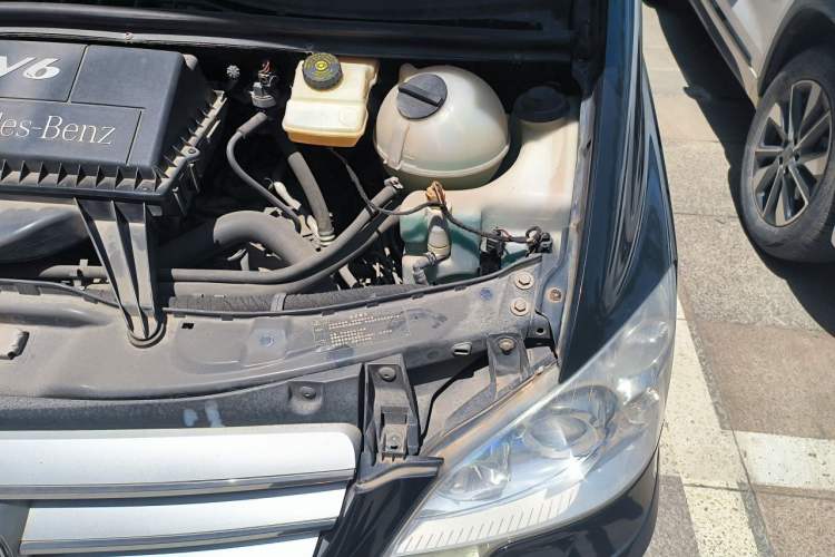 Used Mercedes-Benz Viano 2011 3.5L 125th Anniversary Edition 7 Seats Engine Bay Left