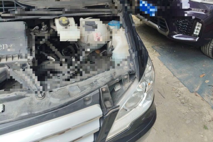 Used Mercedes-Benz Viano 2011 2.5L Prestige Edition Engine Bay Left