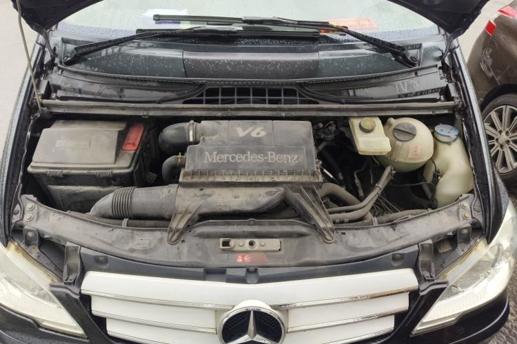 Used Mercedes-Benz Viano 2011 2.5L Luxury Edition Engine Bay