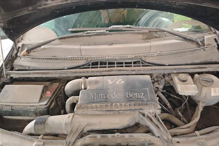 Used Mercedes-Benz Viano 2011 2.5L Luxury Edition Engine Bay