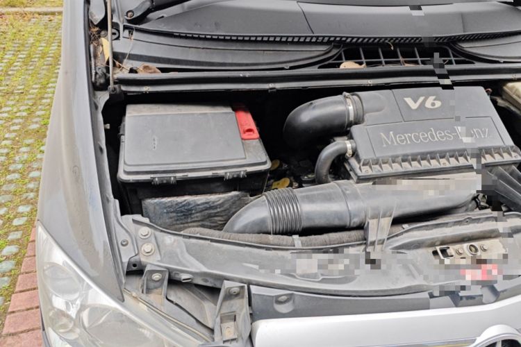 Used Mercedes-Benz Viano 2011 2.5L Luxury Edition Engine Bay Right