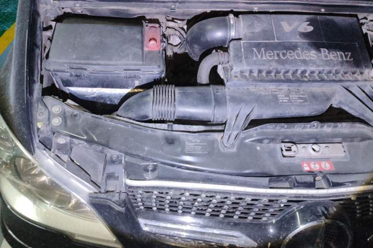 Used Mercedes-Benz Viano 2011 2.5L Navigator Edition Engine Bay Right