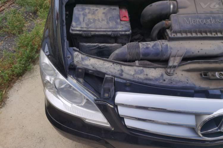 Used Mercedes-Benz Viano 2011 2.5L Navigator Edition Engine Bay Right