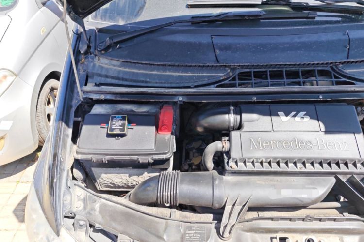 Used Mercedes-Benz Viano 2011 2.5L Prestige Edition Engine Bay Right