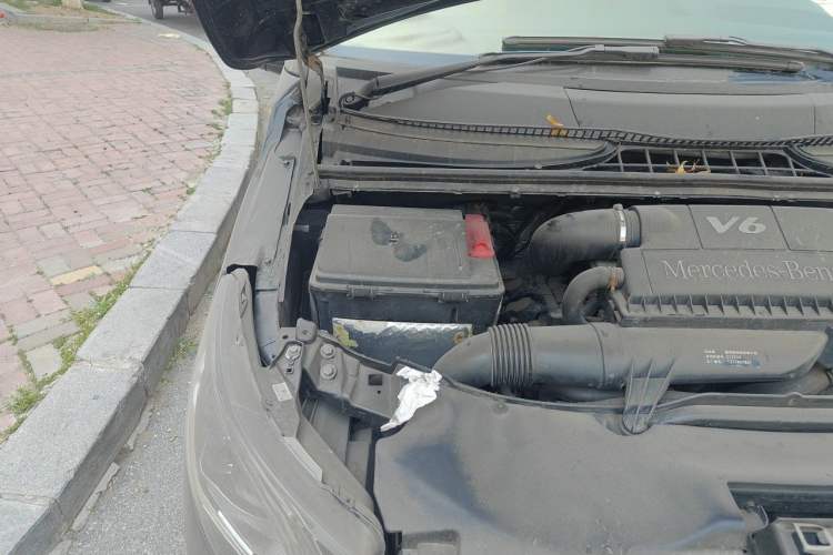 Used Mercedes-Benz Viano 2011 2.5L Prestige Edition Engine Bay Right