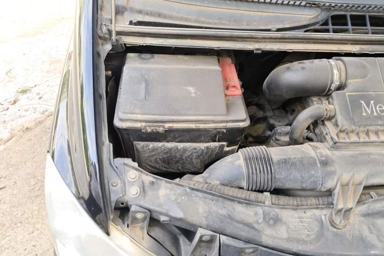 Used Mercedes-Benz Viano 2011 2.5L Navigator Edition Engine Bay Right