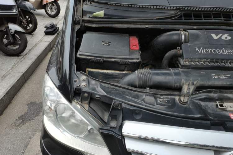 Used Mercedes-Benz Viano 2011 2.5L Luxury Edition Engine Bay Right