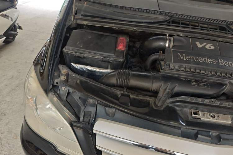 Used Mercedes-Benz Viano 2011 2.5L Navigator Edition Engine Bay Right