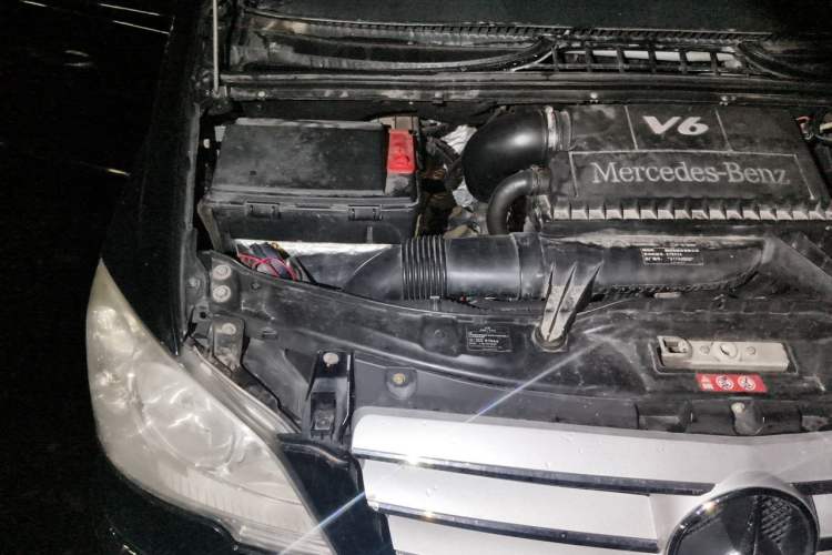 Used Mercedes-Benz Viano 2011 2.5L Luxury Edition Engine Bay Right