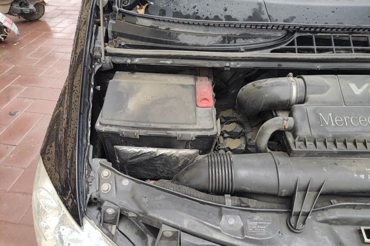 Used Mercedes-Benz Viano 2011 2.5L Prestige Edition Engine Bay Right