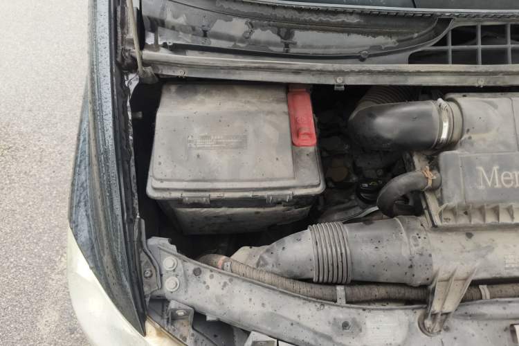 Used Mercedes-Benz Viano 2011 2.5L Luxury Edition Engine Bay Right