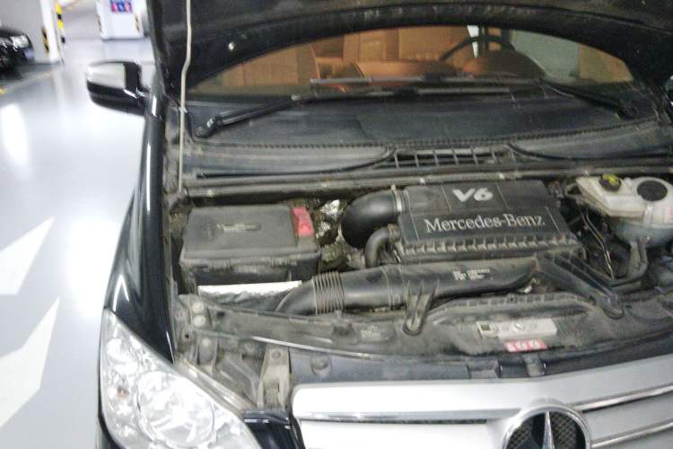 Used Mercedes-Benz Viano 2011 2.5L Navigator Edition Engine Bay Right