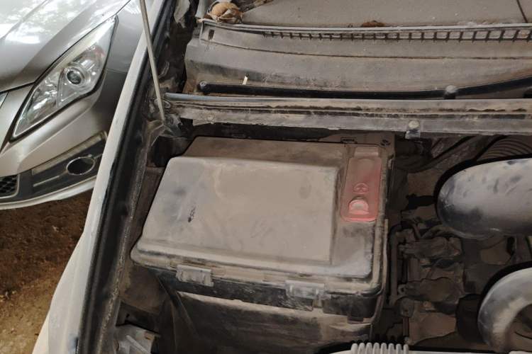 Used Mercedes-Benz Viano 2011 2.5L Luxury Edition Engine Bay Right