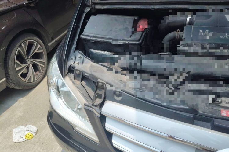 Used Mercedes-Benz Viano 2011 2.5L Prestige Edition Engine Bay Right