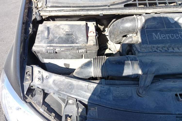 Used Mercedes-Benz Viano 2011 2.5L Prestige Edition Engine Bay Right
