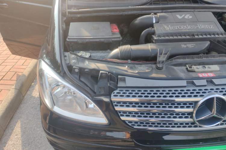 Used Mercedes-Benz Viano 2011 2.5L Limited Edition Engine Bay Right