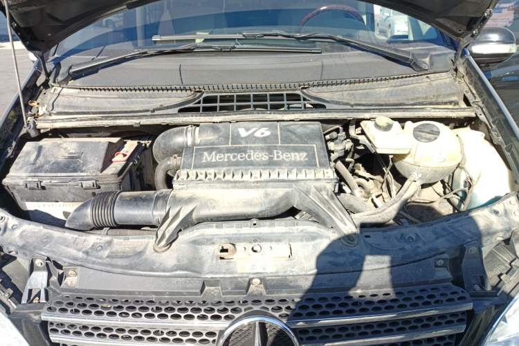 Used Mercedes-Benz Viano 2011 2.5L Prestige Edition Engine Bay