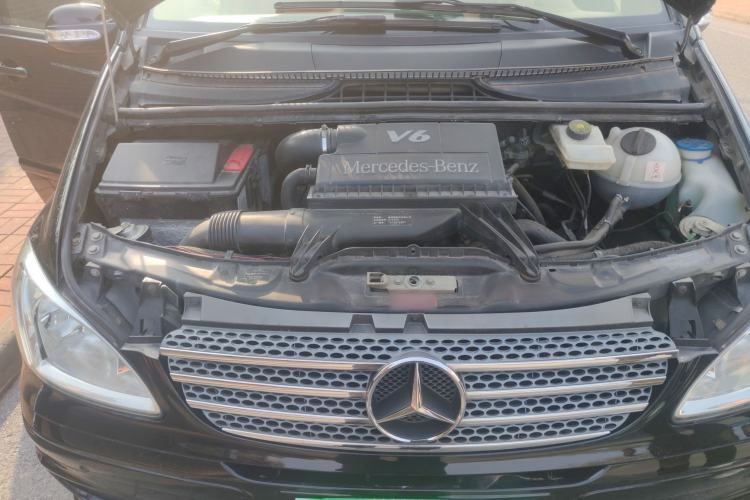 Used Mercedes-Benz Viano 2011 2.5L Limited Edition Engine Bay