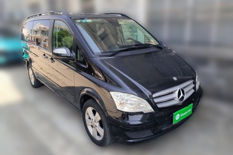 Used Mercedes-Benz Viano 2011 2.5L Navigator Edition Front Right 45 Deg