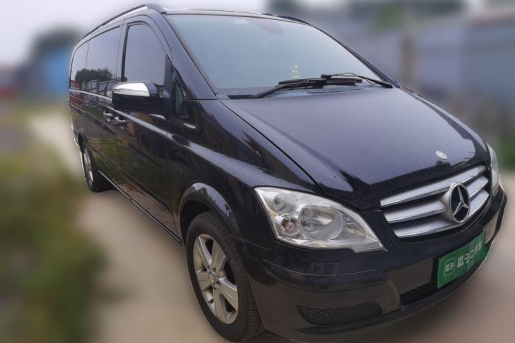 Used Mercedes-Benz Viano 2011 2.5L Navigator Edition Front Right 45 Deg