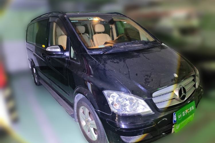 Used Mercedes-Benz Viano 2011 2.5L Navigator Edition Front Right 45 Deg