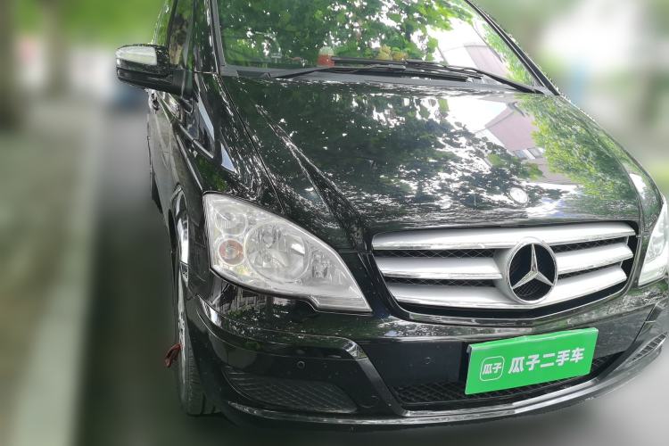 Used Mercedes-Benz Viano 2011 2.5L Luxury Edition Front Right 45 Deg