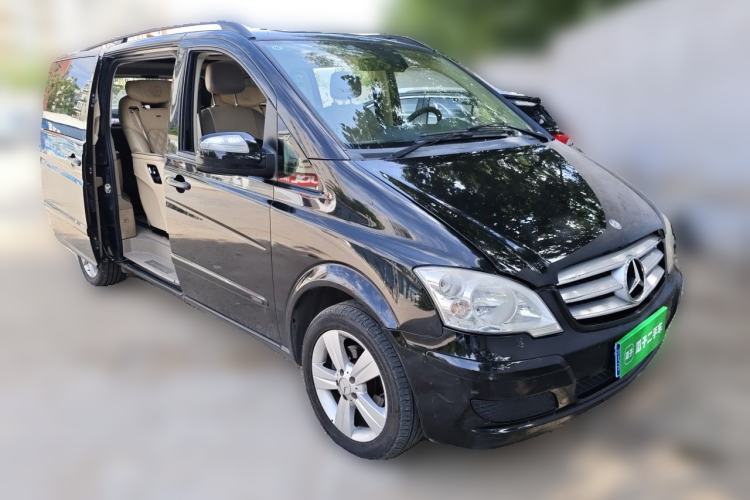 Used Mercedes-Benz Viano 2011 2.5L Navigator Edition Front Right 45 Deg