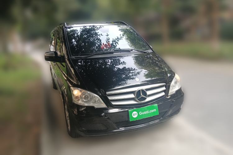 Used Mercedes-Benz Viano 2011 2.5L Navigator Edition Front Right 45 Deg
