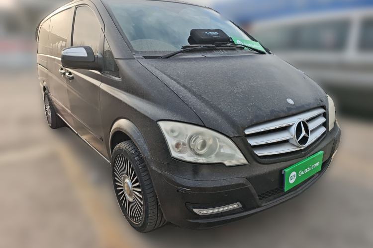 Used Mercedes-Benz Viano 2011 2.5L Luxury Edition Front Right 45 Deg