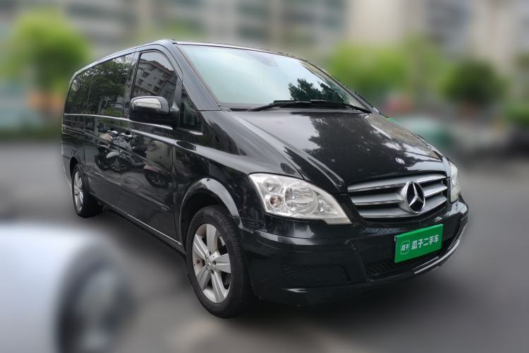 Used Mercedes-Benz Viano 2011 2.5L Luxury Edition Front Right 45 Deg