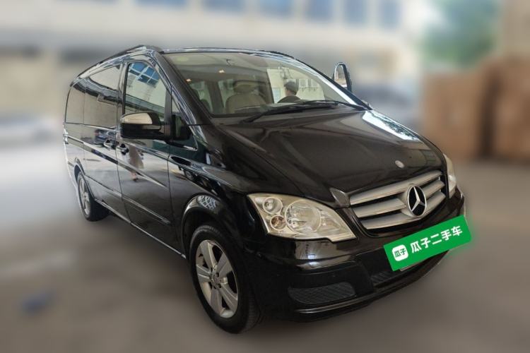 Used Mercedes-Benz Viano 2011 2.5L Navigator Edition Front Right 45 Deg