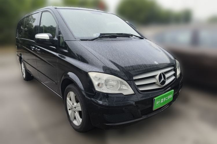 Used Mercedes-Benz Viano 2011 2.5L Luxury Edition Front Right 45 Deg