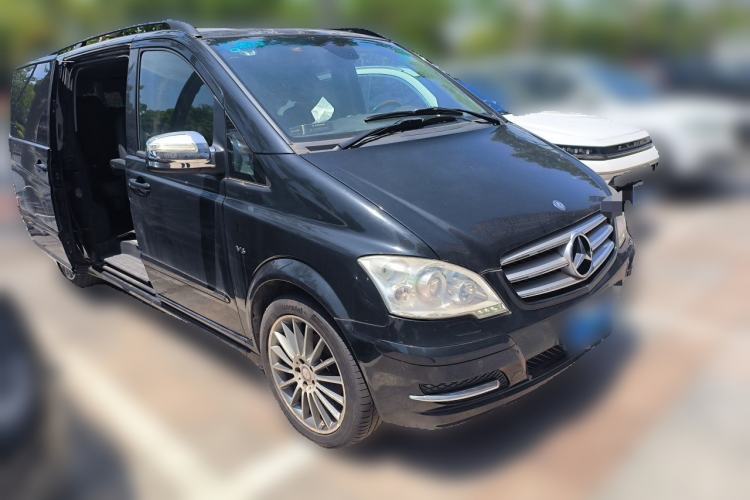 Used Mercedes-Benz Viano 2011 3.5L 125th Anniversary Edition 7 Seats Front Right 45 Deg