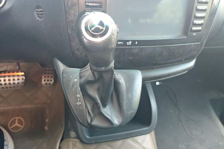 Used Mercedes-Benz Viano 2011 3.5L 125th Anniversary Edition 7 Seats Gear Lever