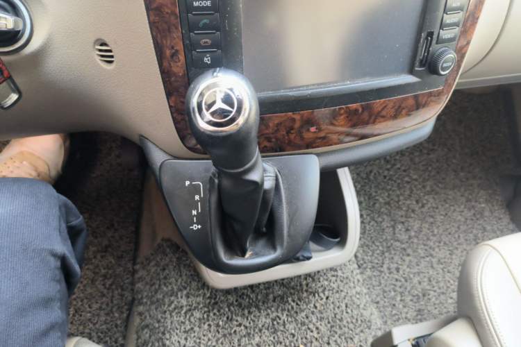 Used Mercedes-Benz Viano 2011 2.5L Navigator Edition Gear Lever