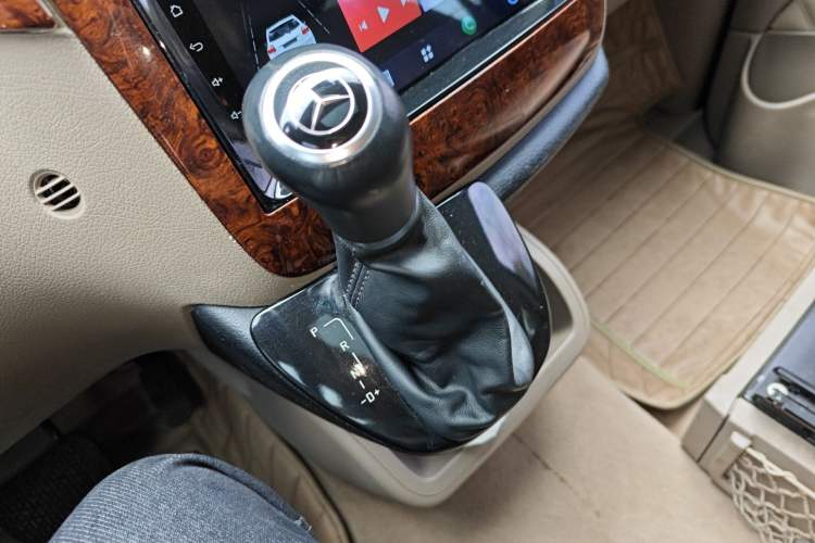 Used Mercedes-Benz Viano 2011 2.5L Luxury Edition Gear Lever