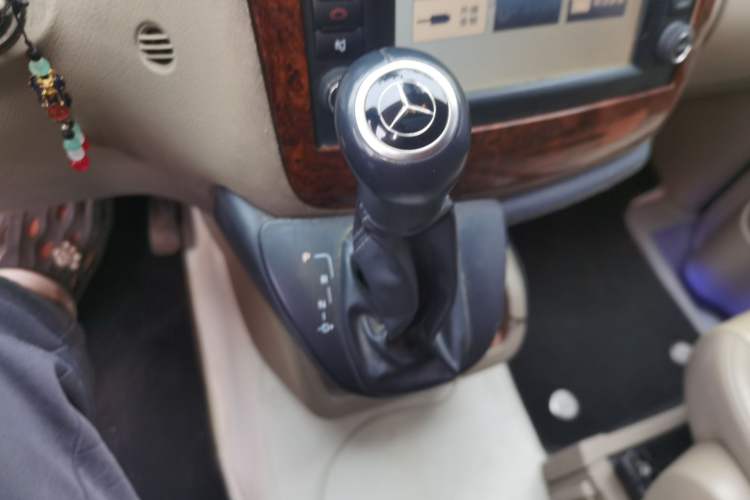 Used Mercedes-Benz Viano 2011 2.5L Navigator Edition Gear Lever