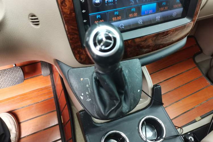 Used Mercedes-Benz Viano 2011 2.5L Luxury Edition Gear Lever