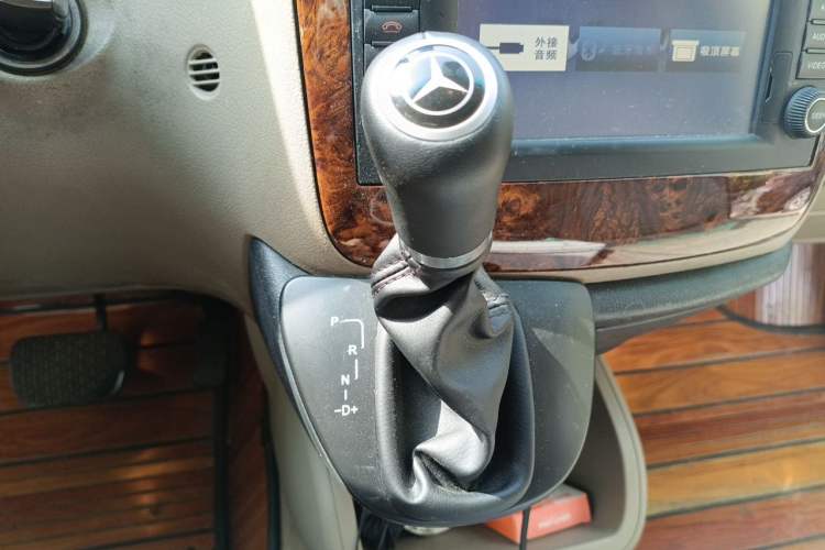 Used Mercedes-Benz Viano 2011 2.5L Navigator Edition Gear Lever