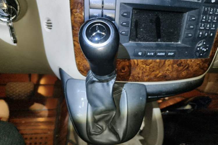 Used Mercedes-Benz Viano 2011 2.5L Luxury Edition Gear Lever