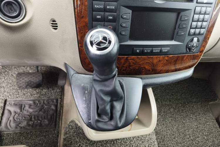 Used Mercedes-Benz Viano 2011 2.5L Luxury Edition Gear Lever
