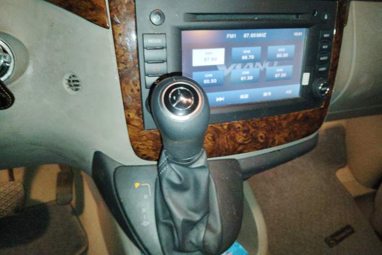 Used Mercedes-Benz Viano 2011 2.5L Navigator Edition Gear Lever