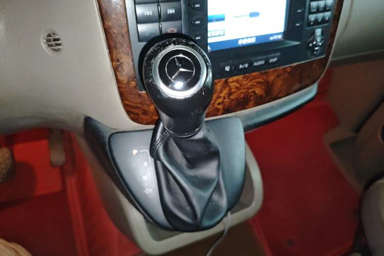 Used Mercedes-Benz Viano 2011 2.5L Luxury Edition Gear Lever